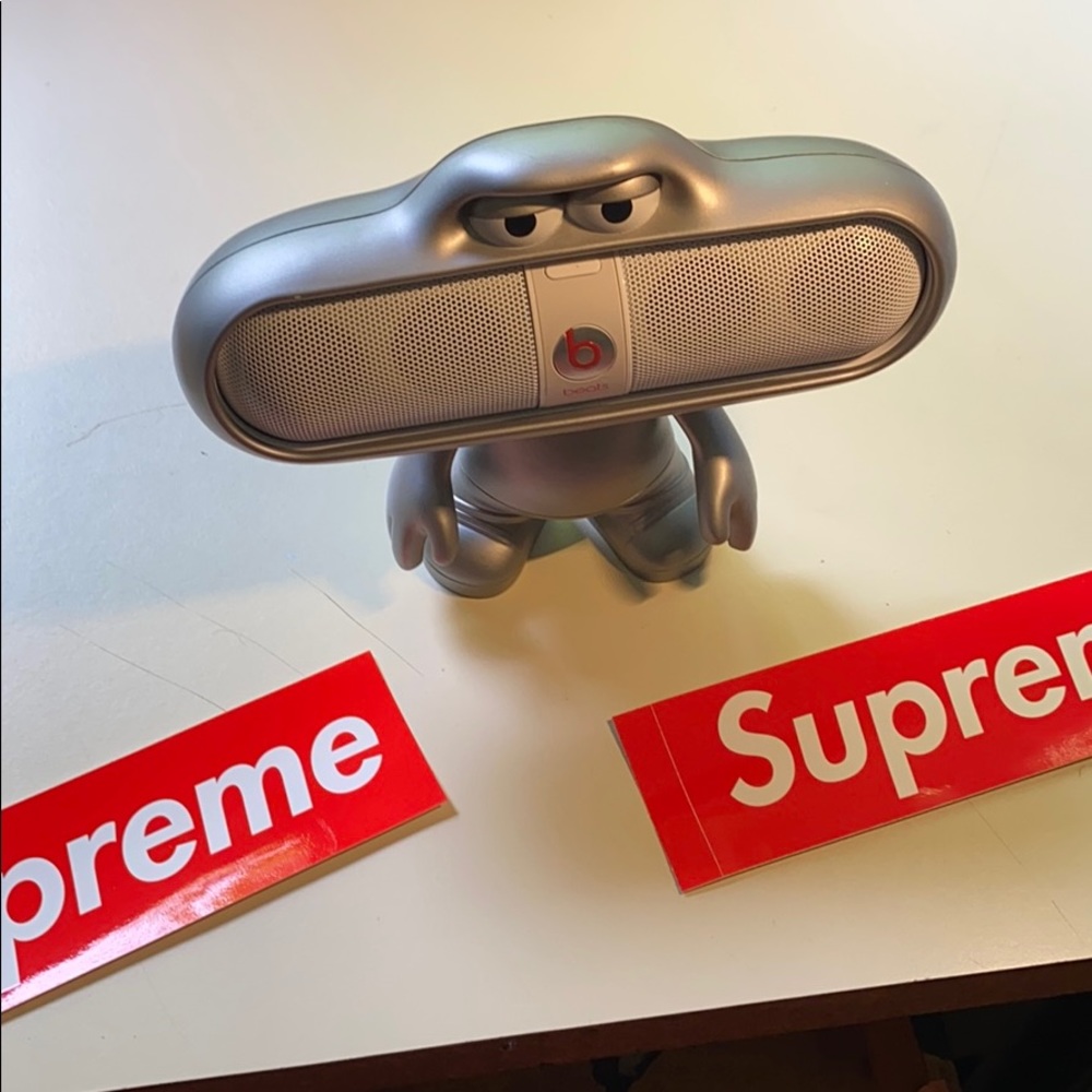 Beats Pill + Dude stand